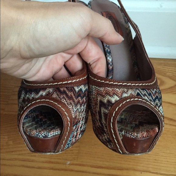 Missoni Platform Stilettos w/ Navy/camel zigzag - Picture 2 of 4