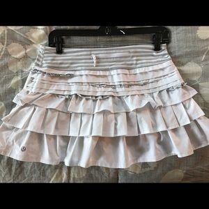 Lululemon pace setter skirt white & silver size 6
