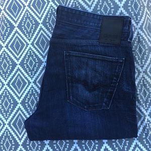 Guess. Men's. Lincoln- Slim Straight. 3430