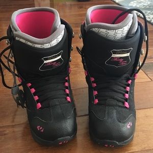 Snowboard boots size 8.5