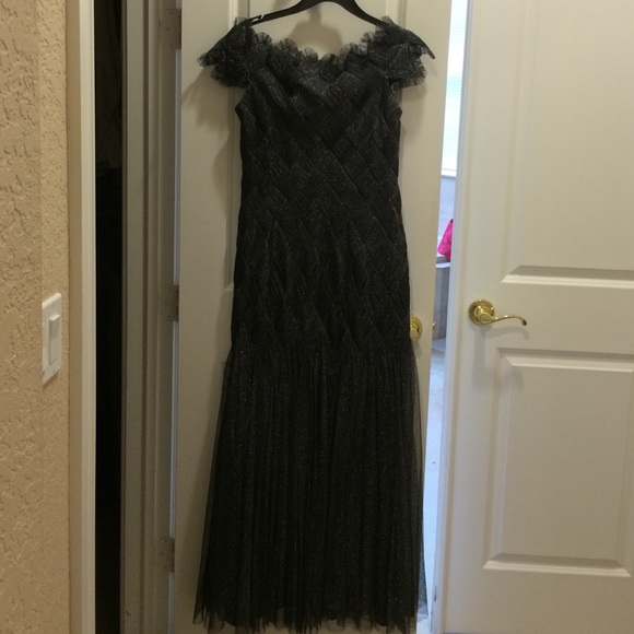 Tadashi Shoji gorgeous full length gown - Picture 2 of 4