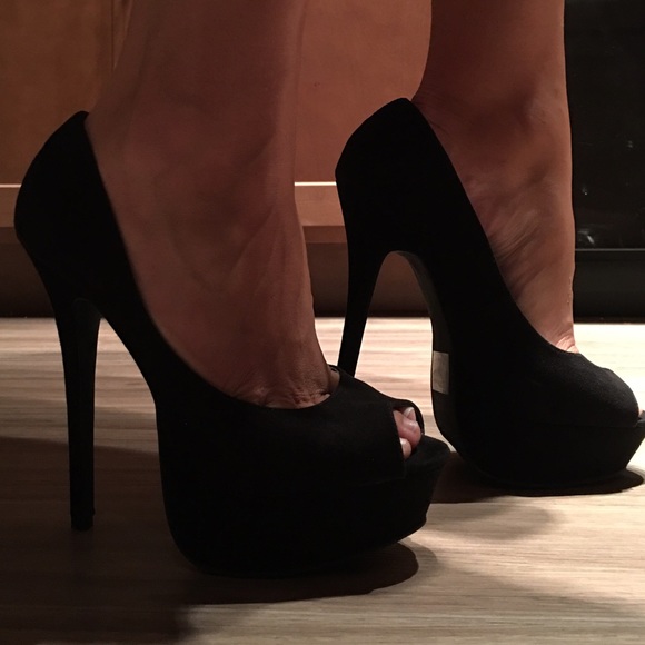 Black Pumps/ High Heels