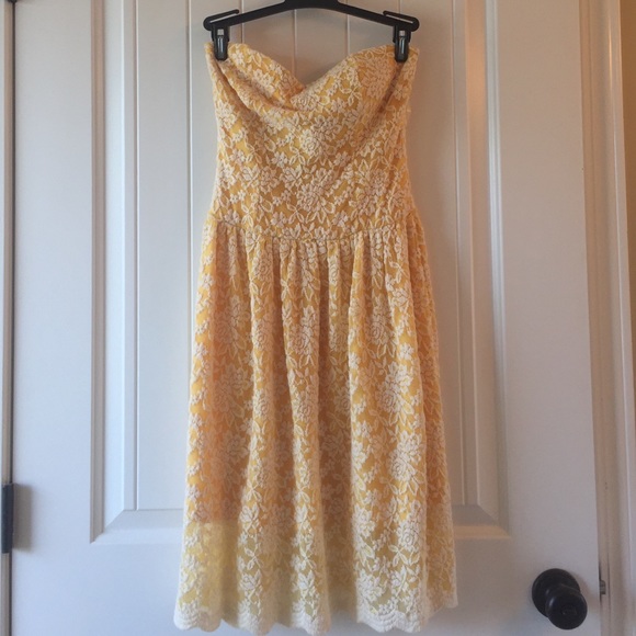 Yellow lace dress boutique - Picture 1 of 2