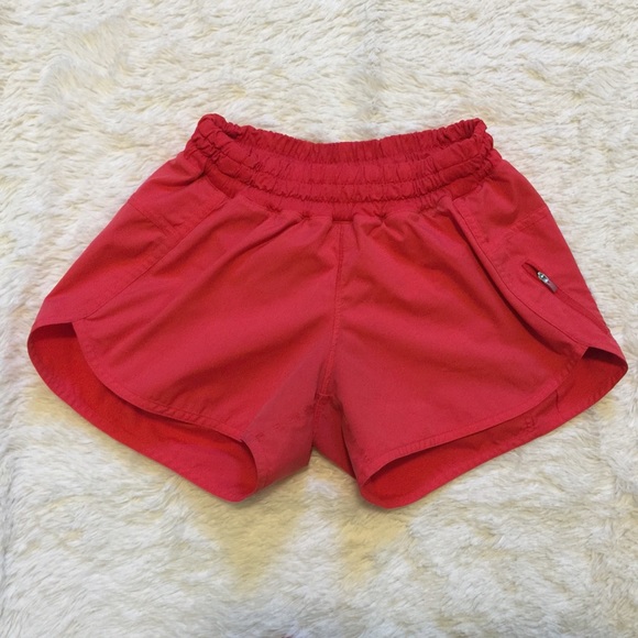 lululemon athletica Pants - Lululemon tracker shorts Sz 6