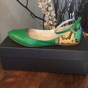 Nine West - green flat shoes with a strap