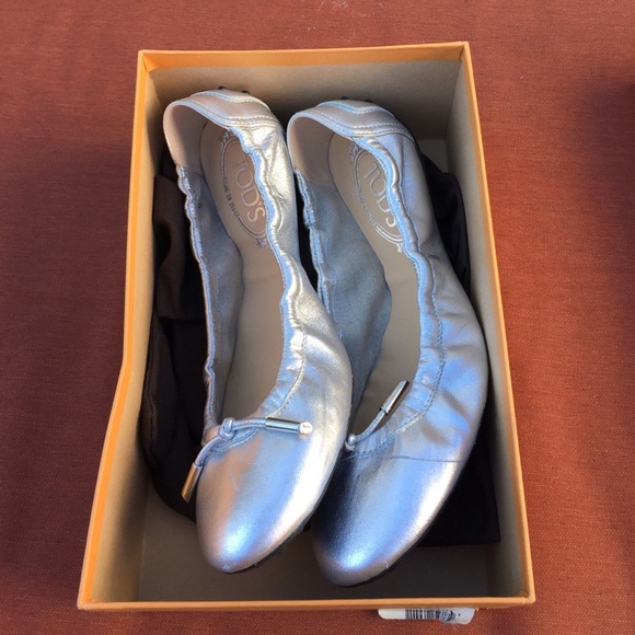 Tod's silver Dee Ballerina with Tie