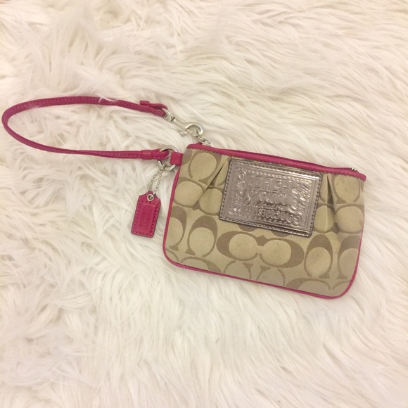 Authentic Coach Poppy wristlet