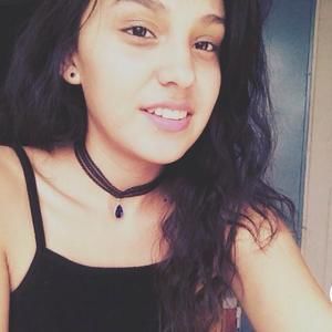 Meet your Posher, Lorrie