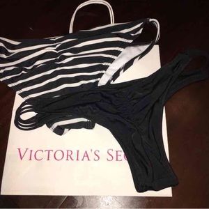 2 pairs cheeky bikini bottoms