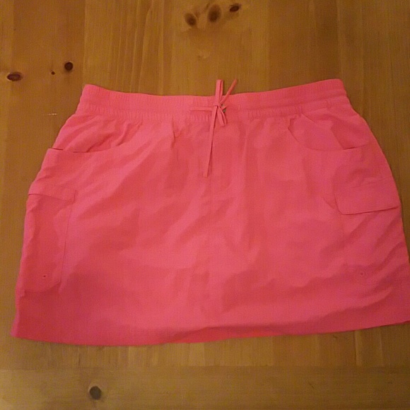 Columbia Amberley Stream Skort Peach NWOT