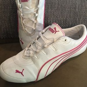 Women's Puma Sneakers/shoes size 10