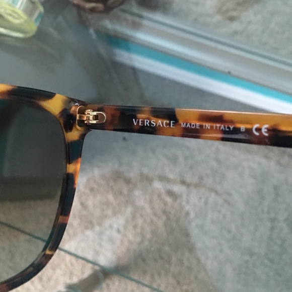 Versace sunglasses - Picture 3 of 3