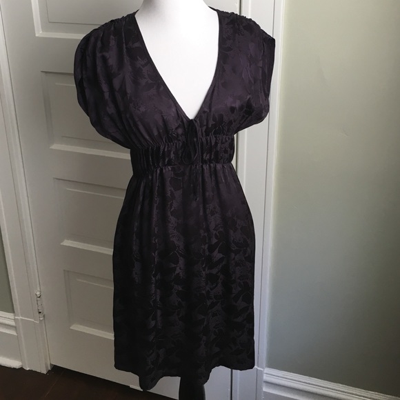100% silk v neck  dress by Velvet.💥SOLD💥