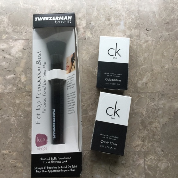 Tweezerman Flat Top Foundation Brush