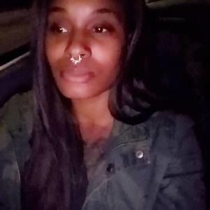 Meet your Posher, Dominique