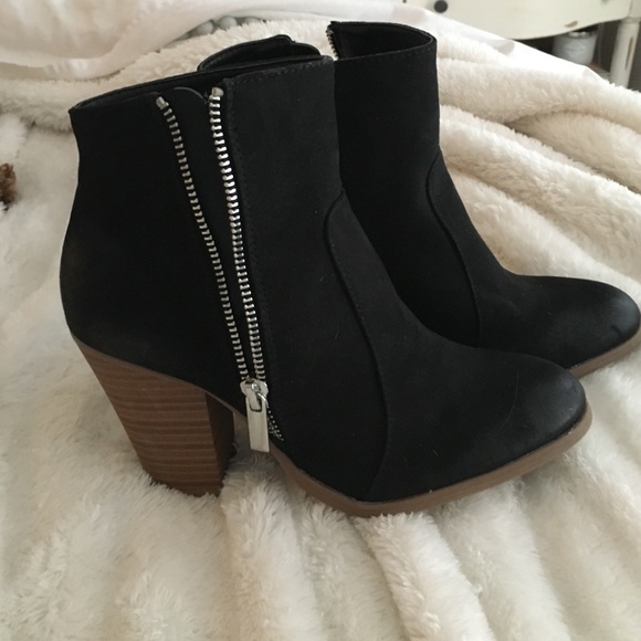 Cute zip up black booties