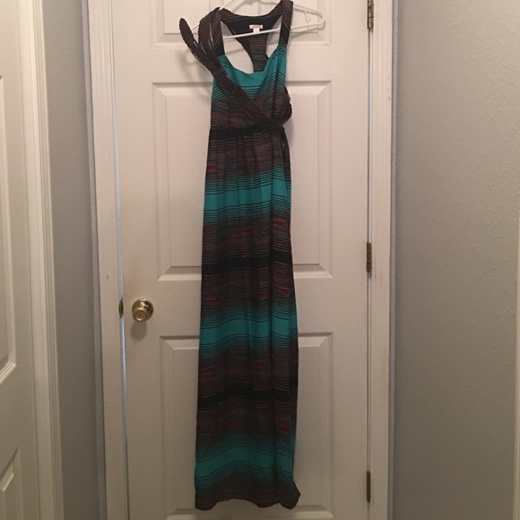 Maxi dress with accent belt