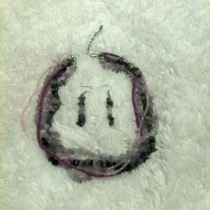 Necklace and earrings set.