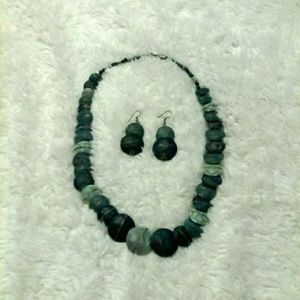 Necklace and earrings set.