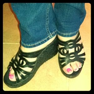 Report Leather upper pattern heel sandals