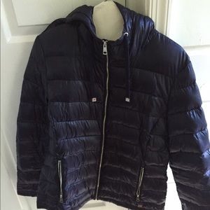 Color blue very light good for rain