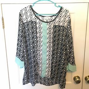 Black and white Flowy top