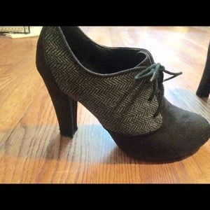 Adorable Tweed/Suede Booties