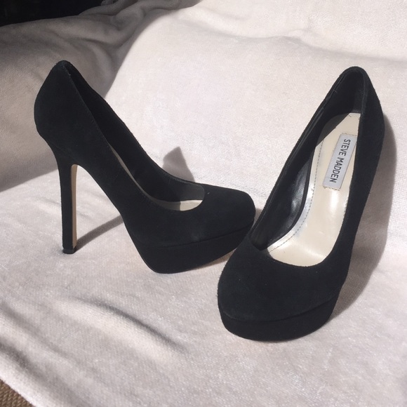 Steve Madden black suede pumps