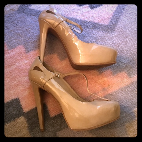 Nine West Nude Pumps!