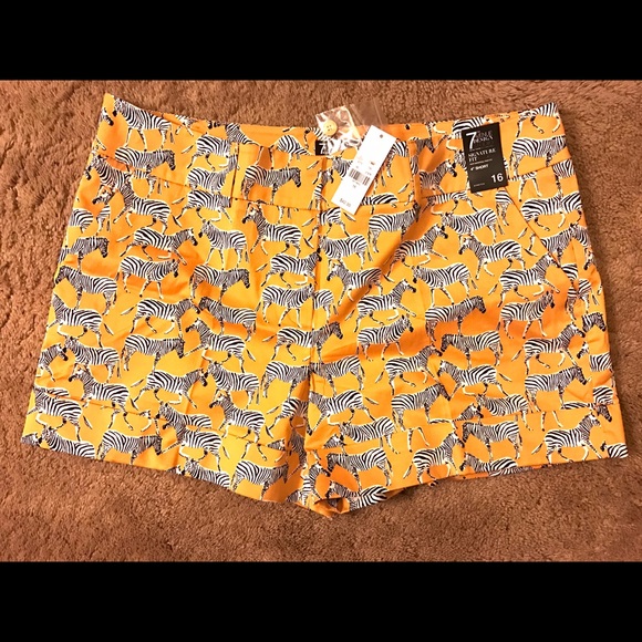 New York and Co 7th Ave shorts Zebra print New.