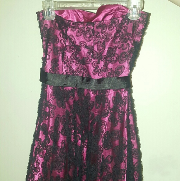 Dresses & Skirts - Gorgeous Purple/black lace formal dress
