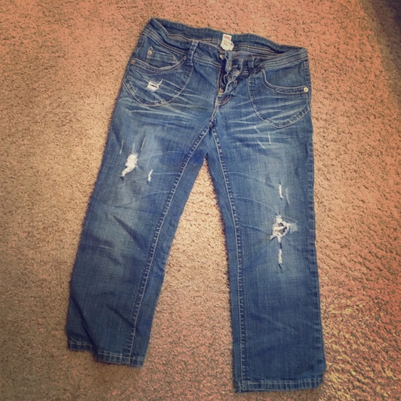 Distressed jean capris