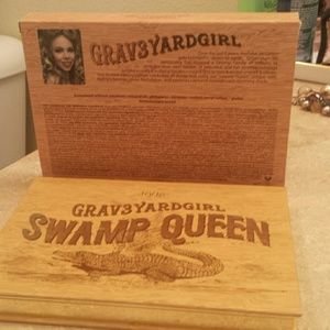 Grav3Yardgirl Tarte Pallete -Swamp queen pallete