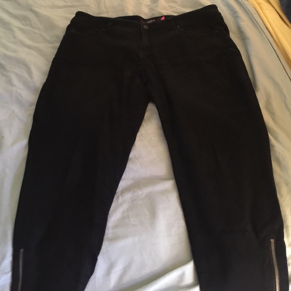 Torrid Black Skinny Jeans with Zipper Detail