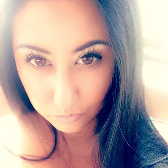 Meet your Posher, Cassandra