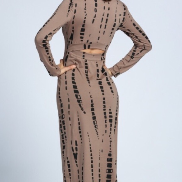 Knit maxi dress with cut out back - Picture 2 of 4