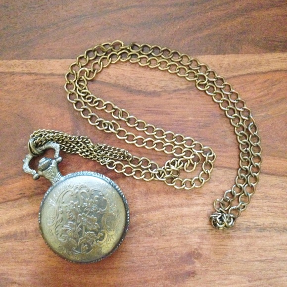 🌿SOLD🌿 Vintage style faux pocket watch necklace - Picture 1 of 5