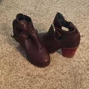 Platform brown leather booties