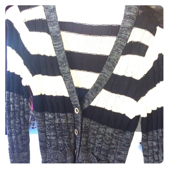 Women's sweater - Picture 1 of 1
