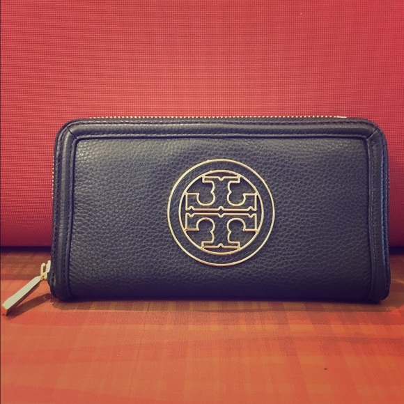 Tory Burch Amanda Continental Zip Black Wallet