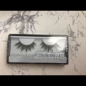 HudaBeauty lashes in Scarlett