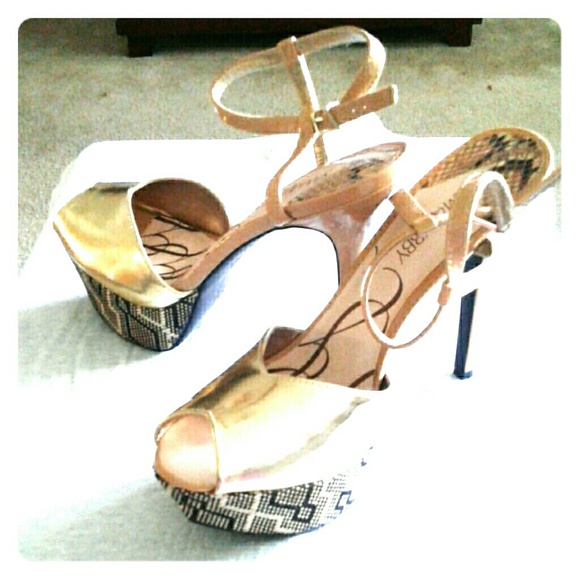 New shoes never worn