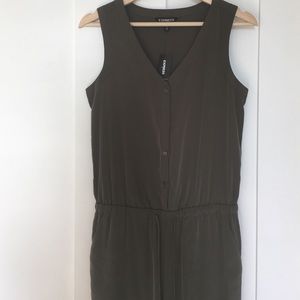 Sleeveless jumpsuit