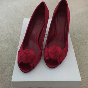 Red peep toe