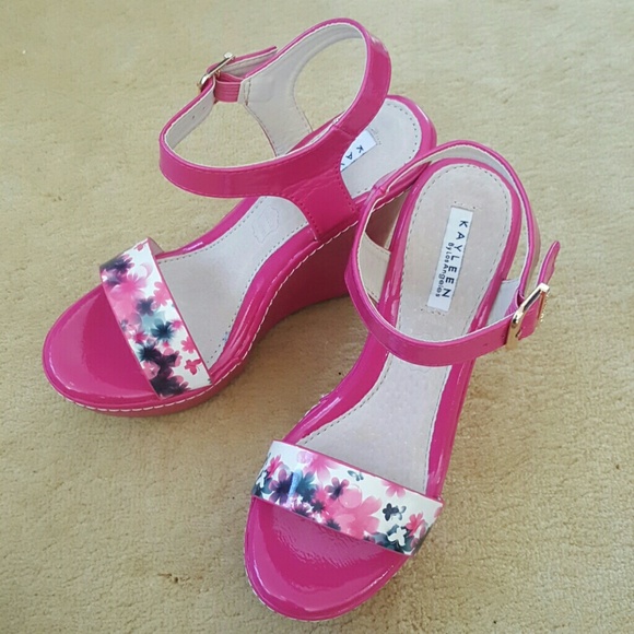 BNIB - Kayleen Cheri-2  Floral Wedge Sandal