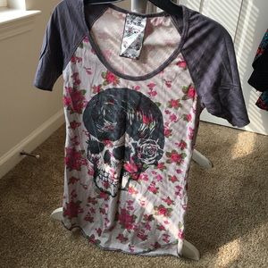 Women's roses and skull raglan tee size Medium