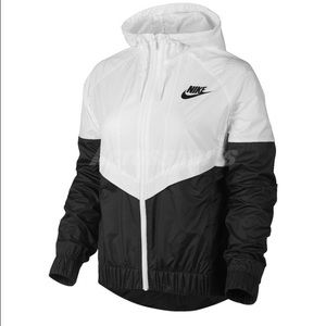 ISO- Nike Windrunner black/white