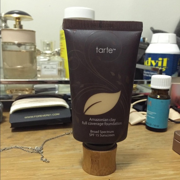 Tarte Amazonian Clay Foundation in Light Sand
