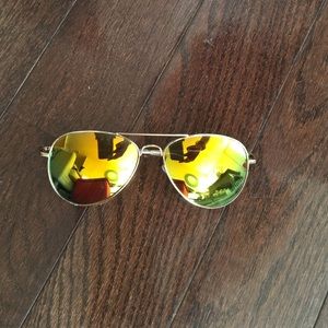 Mirror aviator style sunglasses