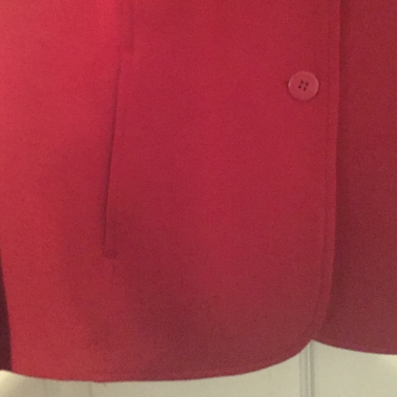 Red jacket. Very slimming - Picture 2 of 4